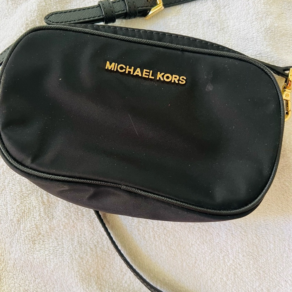 Michael Kors small cross bag